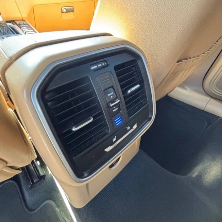 2017 Porsche Macan - Image 19 of 20