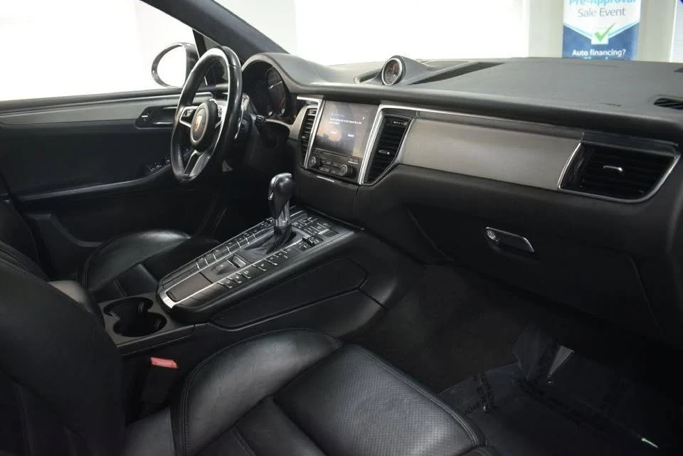 2017 Porsche Macan - Image 19 of 20