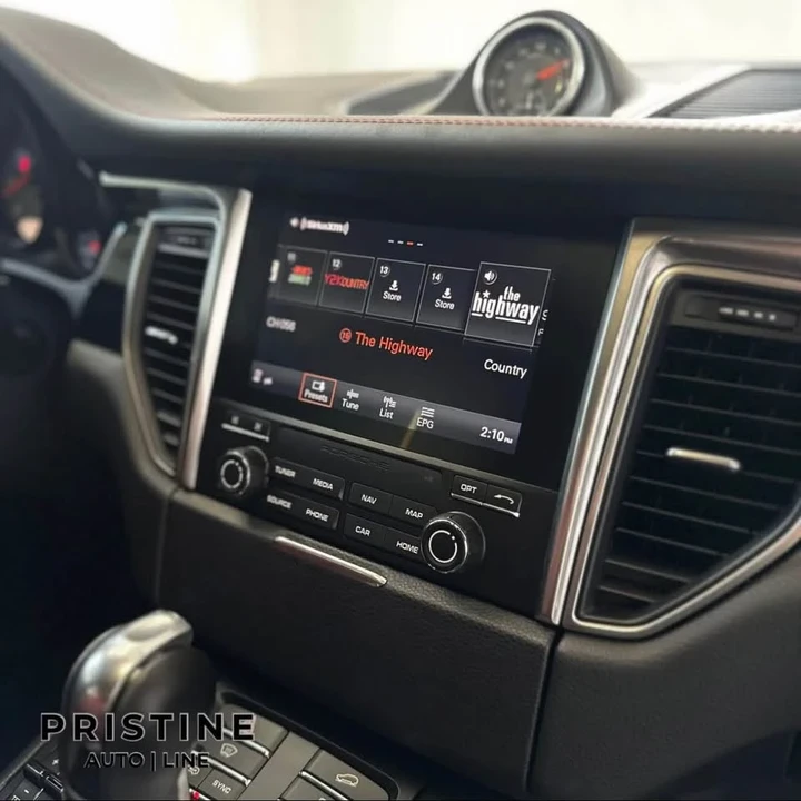 2017 Porsche Macan - Image 15 of 20