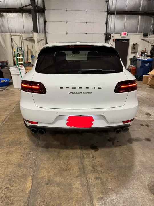 2017 Porsche Macan - Image 2 of 9