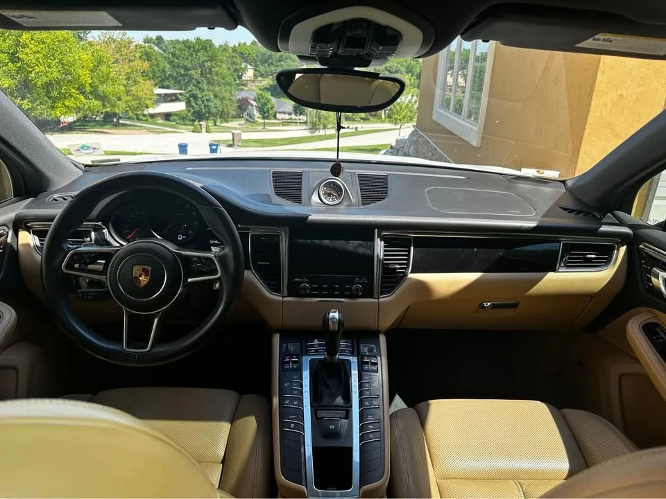 2017 Porsche Macan - Image 10 of 13
