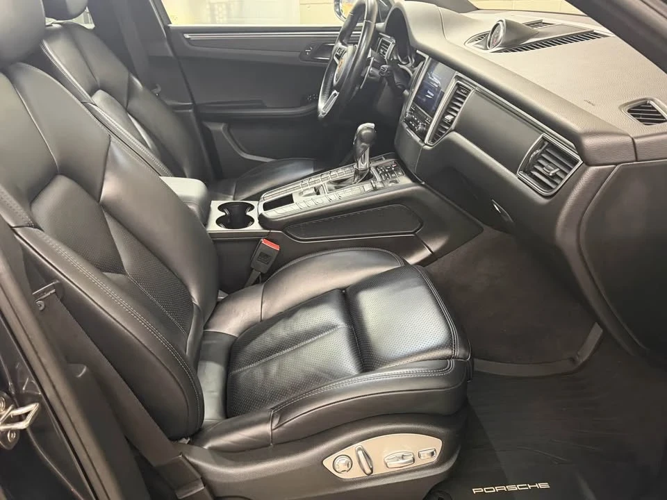 2017 Porsche Macan - Image 9 of 12