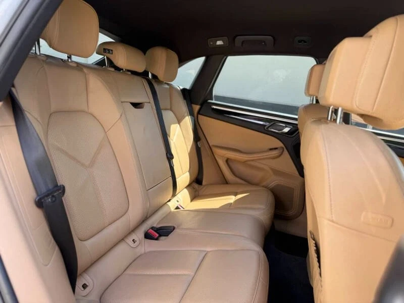 2017 Porsche Macan - Image 18 of 19
