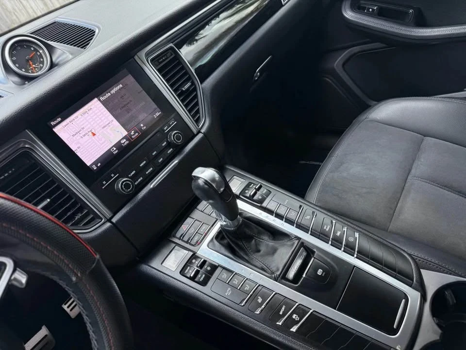 2017 Porsche Macan - Image 13 of 16