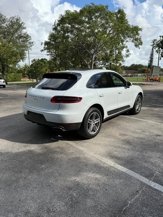 2017 Porsche Macan - Image 4 of 10