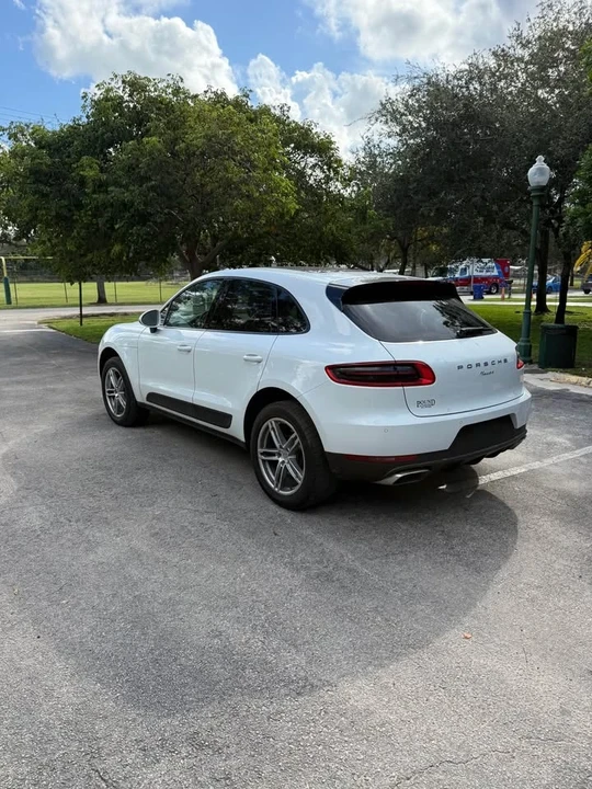 2017 Porsche Macan - Image 6 of 10