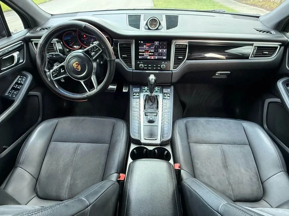 2017 Porsche Macan - Image 15 of 16