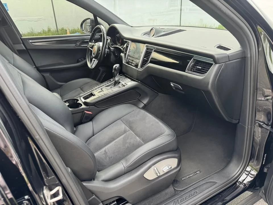 2017 Porsche Macan - Image 18 of 18