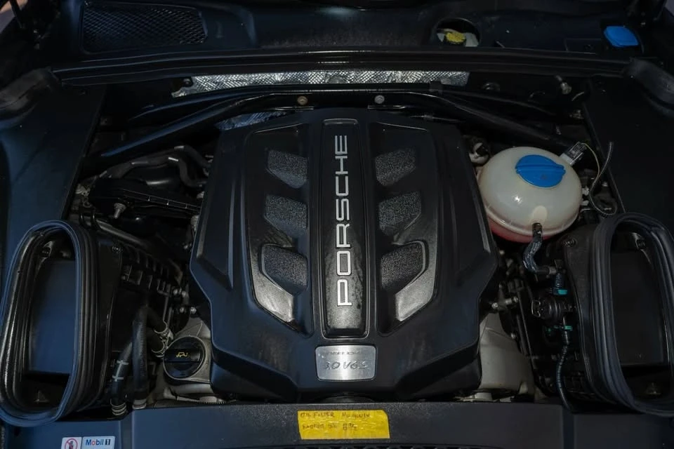 2017 Porsche Macan - Image 16 of 16