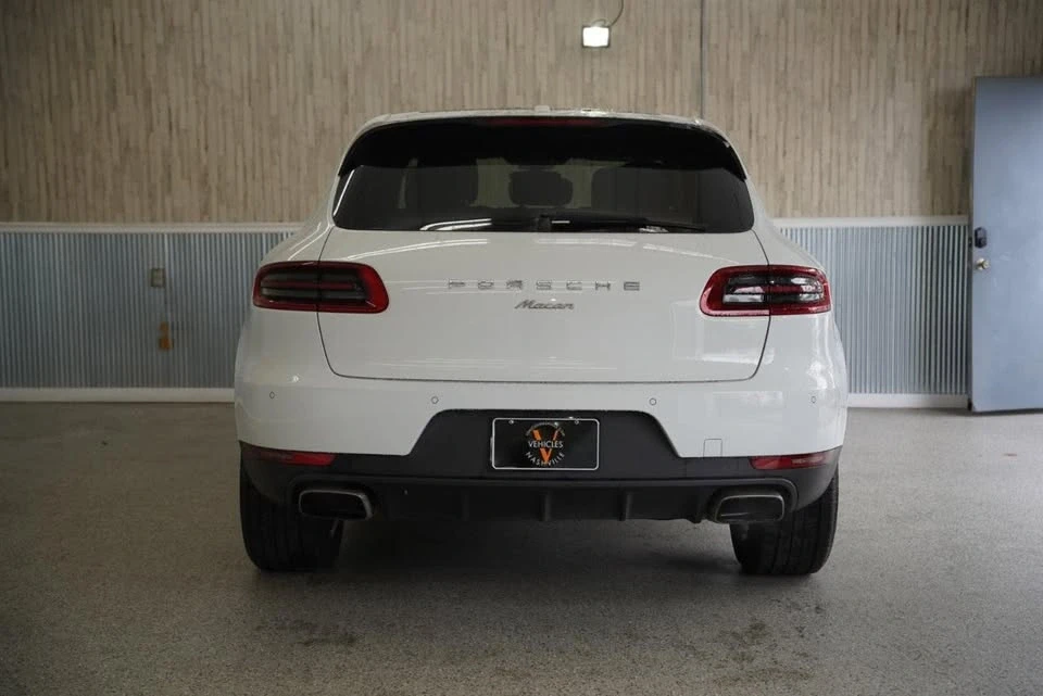 2017 Porsche Macan - Image 8 of 19