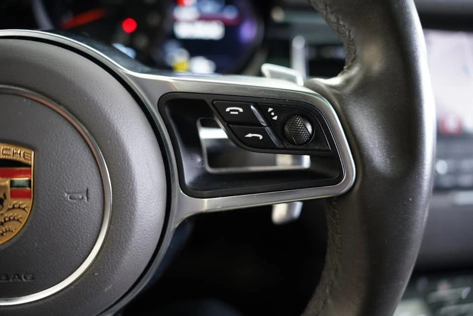 2017 Porsche Macan - Image 16 of 19