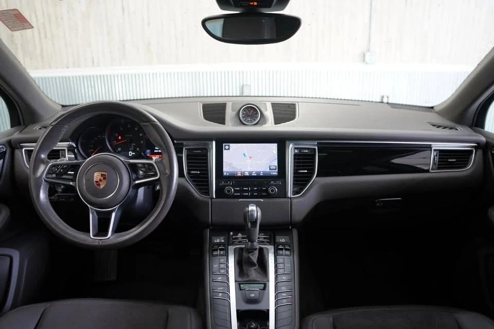 2017 Porsche Macan - Image 17 of 19