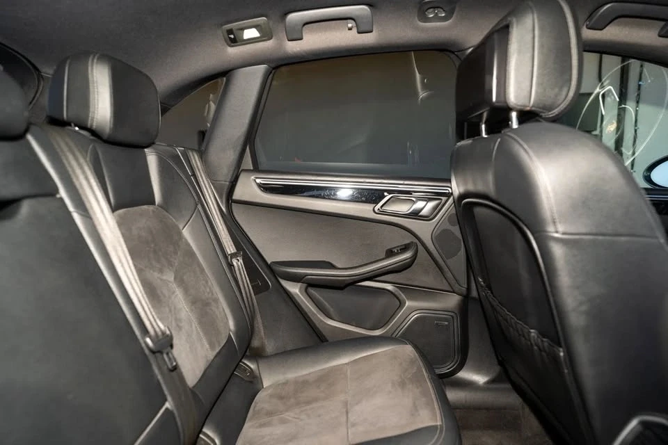 2017 Porsche Macan - Image 13 of 16