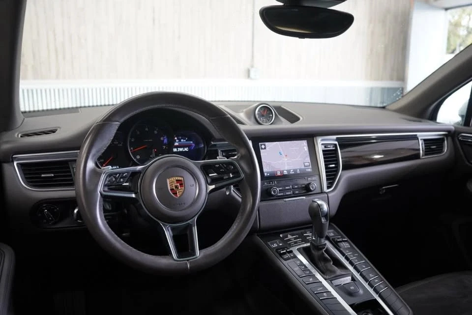 2017 Porsche Macan - Image 11 of 19