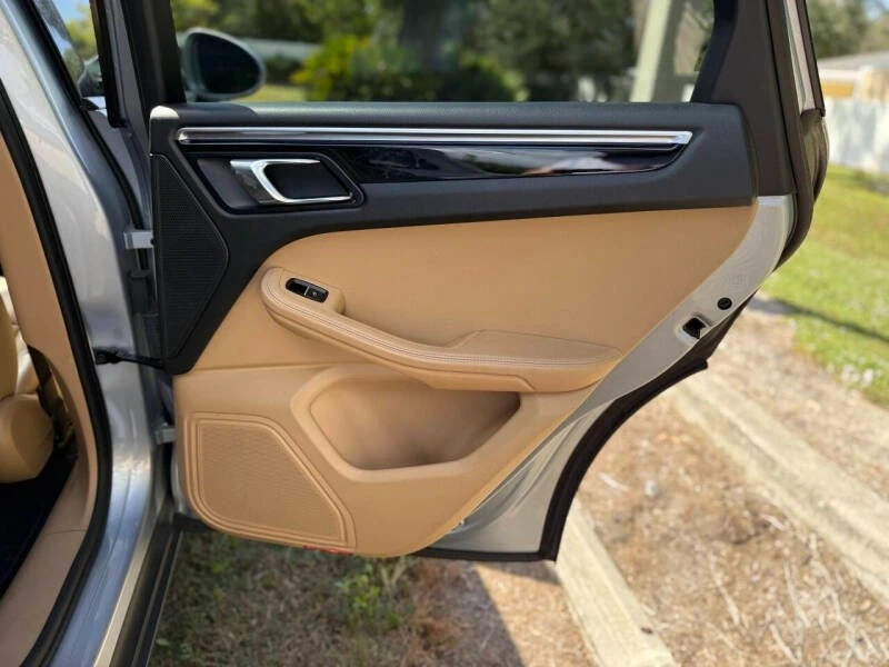 2017 Porsche Macan - Image 19 of 19