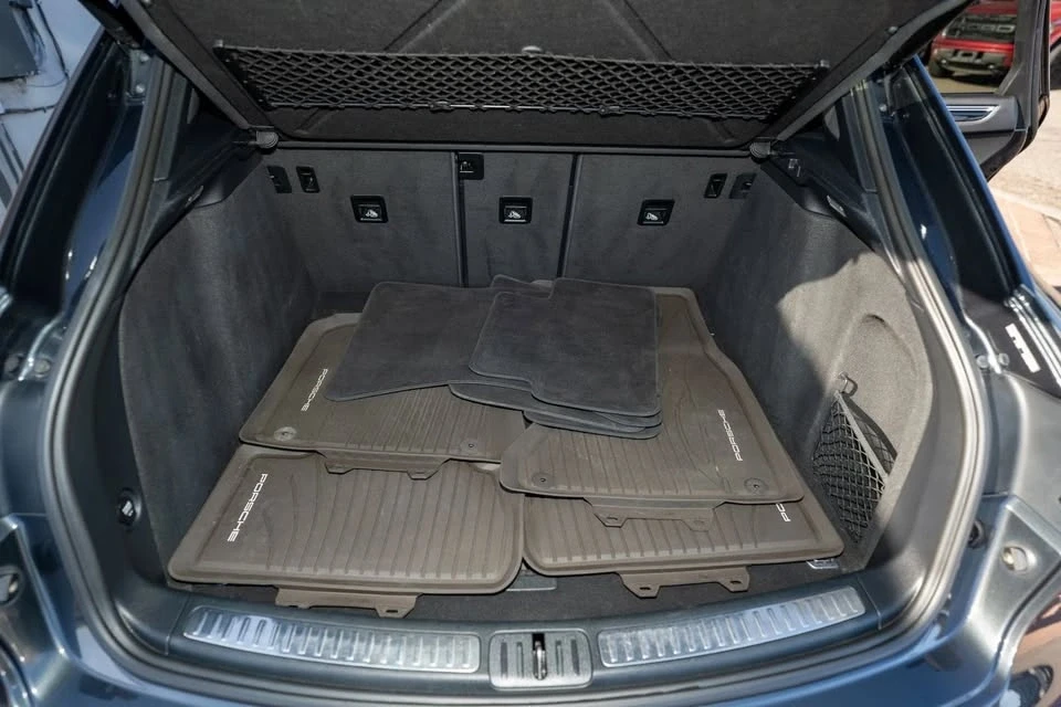 2017 Porsche Macan - Image 11 of 16