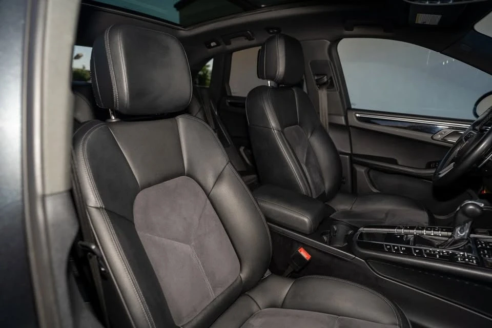 2017 Porsche Macan - Image 12 of 16