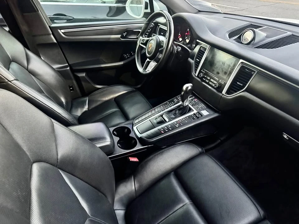 2017 Porsche Macan - Image 6 of 7