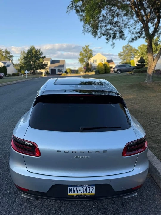 2017 Porsche Macan - Image 2 of 13
