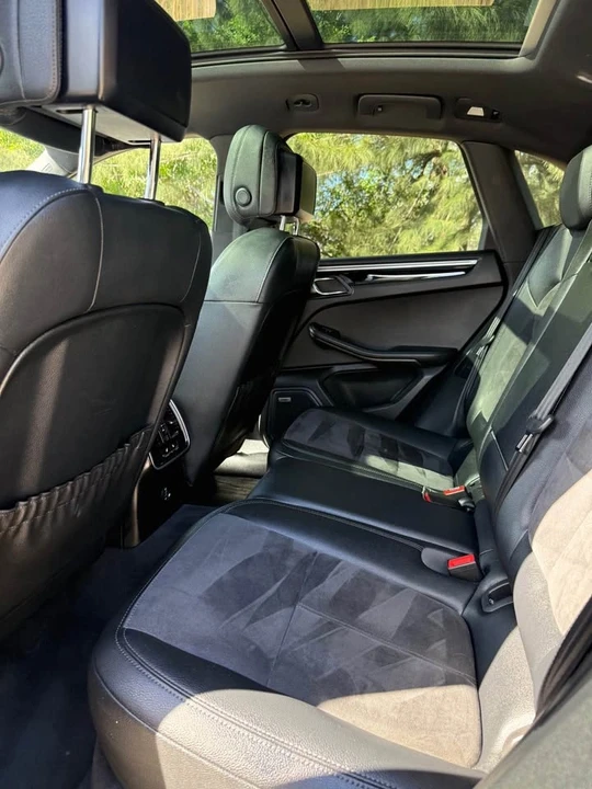 2017 Porsche Macan - Image 11 of 18