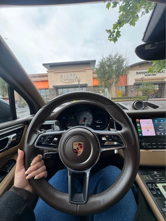 2017 Porsche Macan - Image 9 of 11