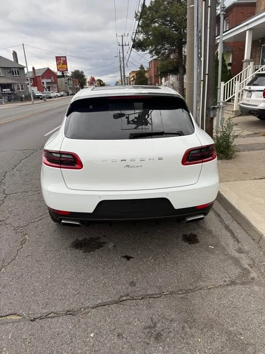 2017 Porsche Macan - Image 8 of 11