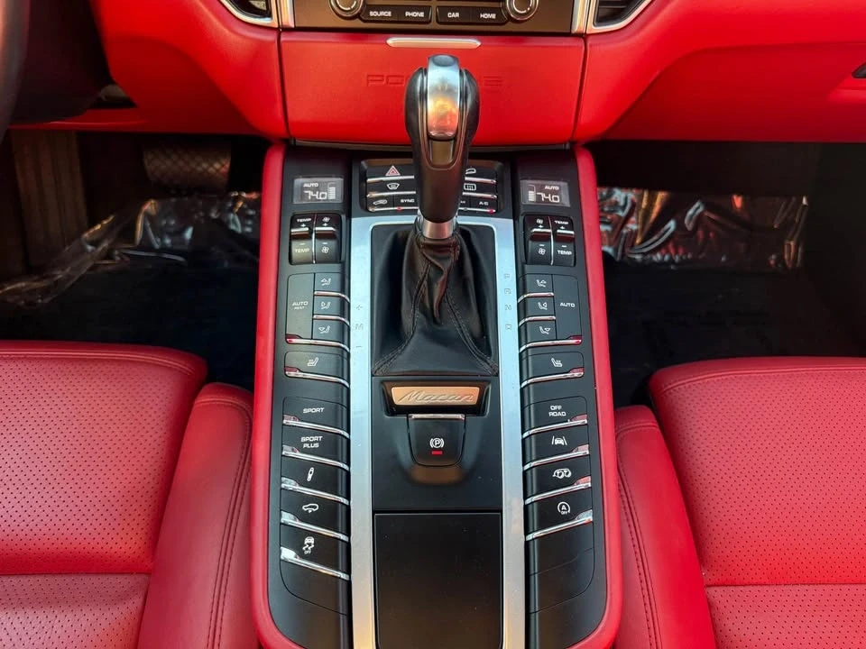 2017 Porsche Macan - Image 15 of 20