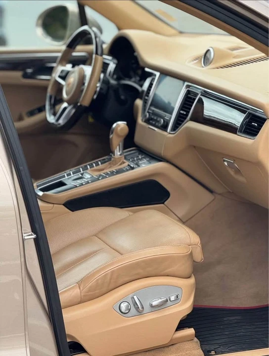 2017 Porsche Macan - Image 11 of 13