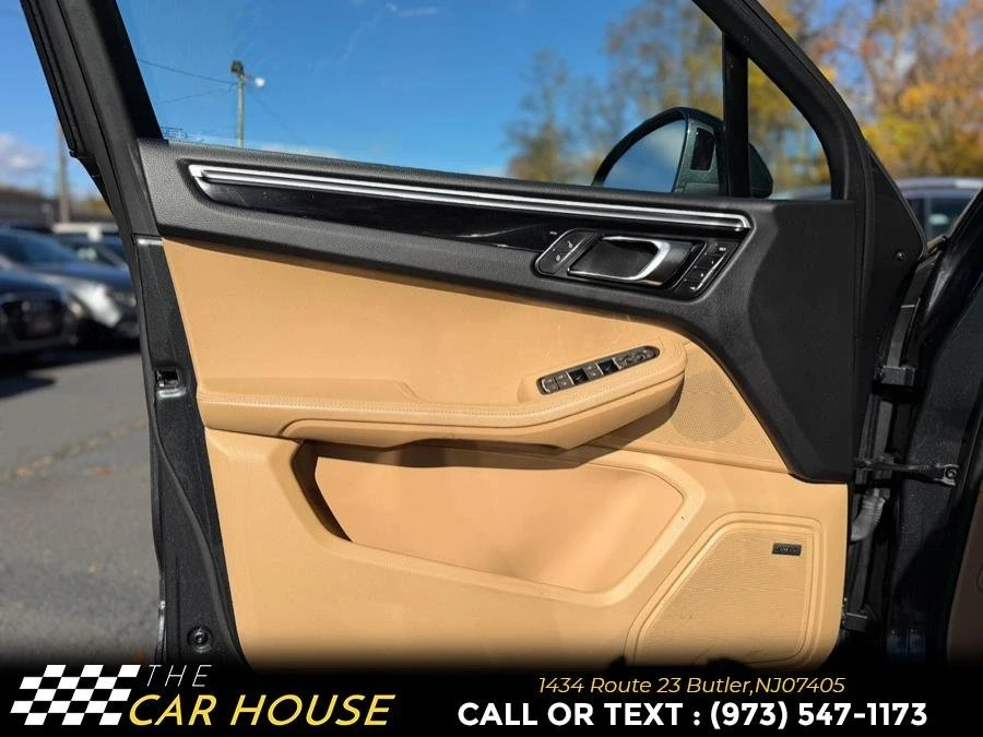 2017 Porsche Macan - Image 14 of 17