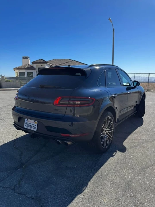 2017 Porsche Macan - Image 4 of 11