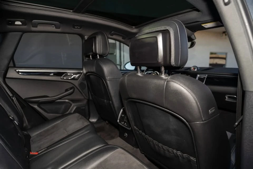 2017 Porsche Macan - Image 14 of 16