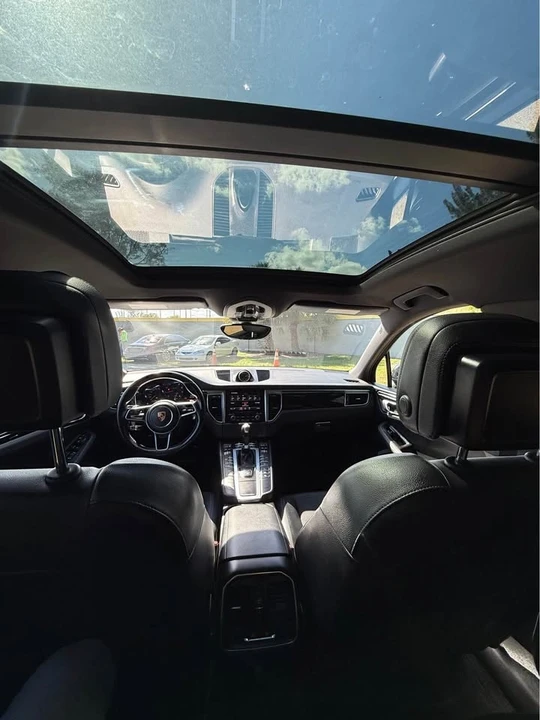 2017 Porsche Macan - Image 12 of 18