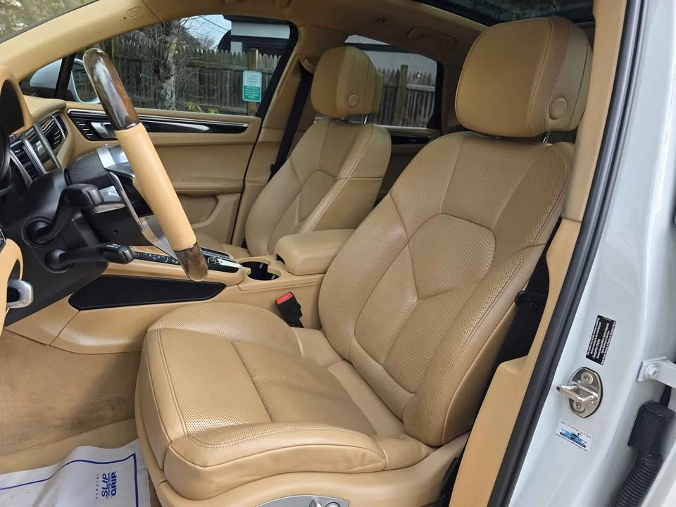 2017 Porsche Macan - Image 14 of 17