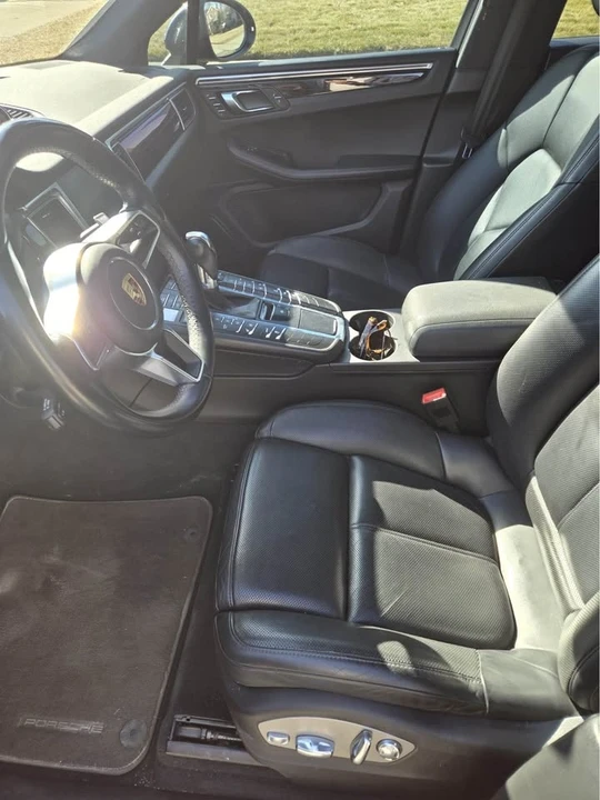 2017 Porsche Macan - Image 8 of 12