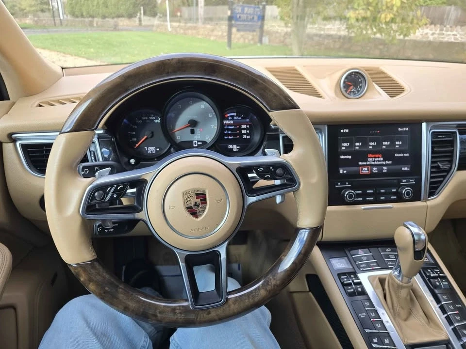 2017 Porsche Macan - Image 9 of 17