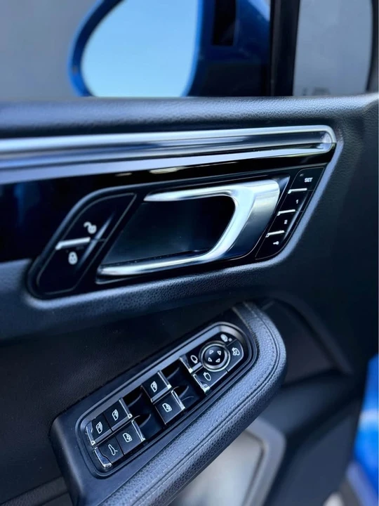 2017 Porsche Macan - Image 14 of 18