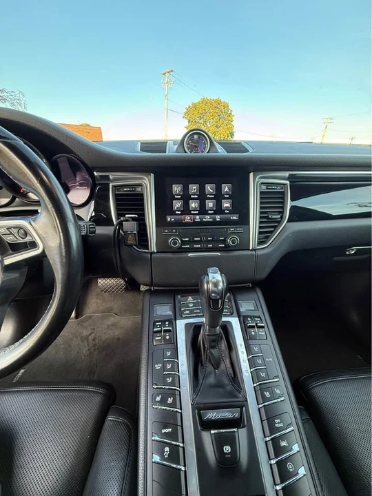2017 Porsche Macan - Image 10 of 15