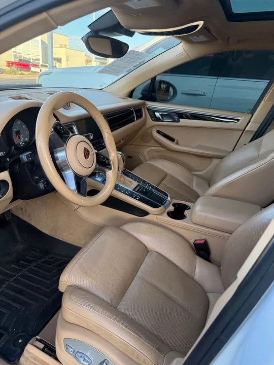 2017 Porsche Macan - Image 2 of 3