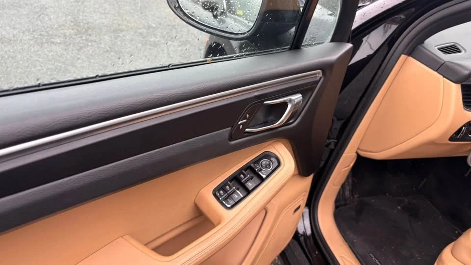 2017 Porsche Macan - Image 11 of 15