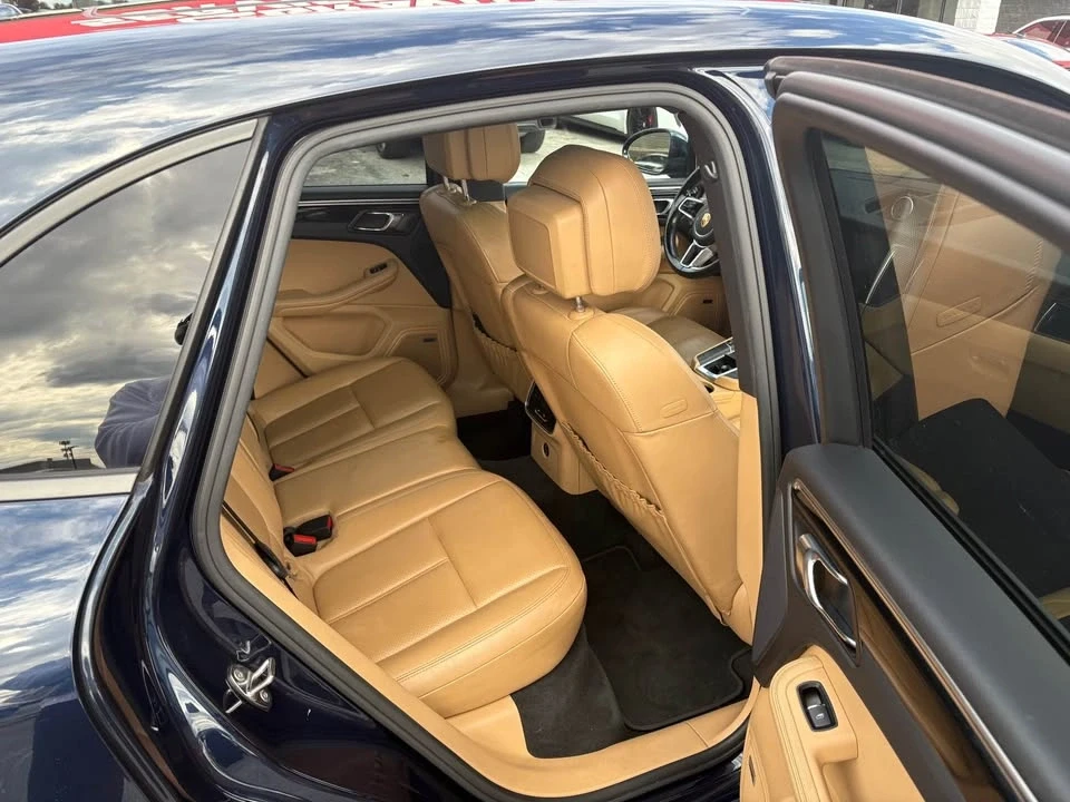 2017 Porsche Macan - Image 8 of 11