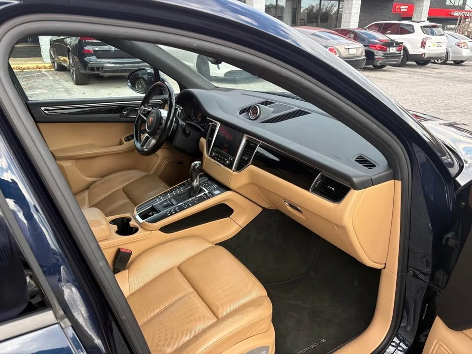 2017 Porsche Macan - Image 9 of 11