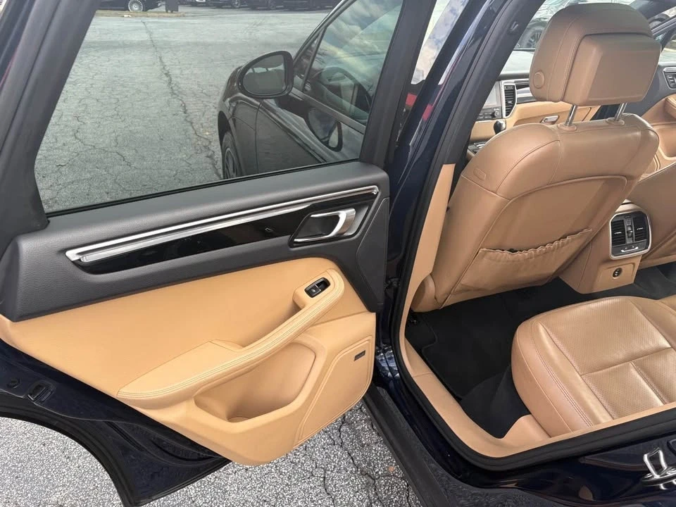 2017 Porsche Macan - Image 6 of 11