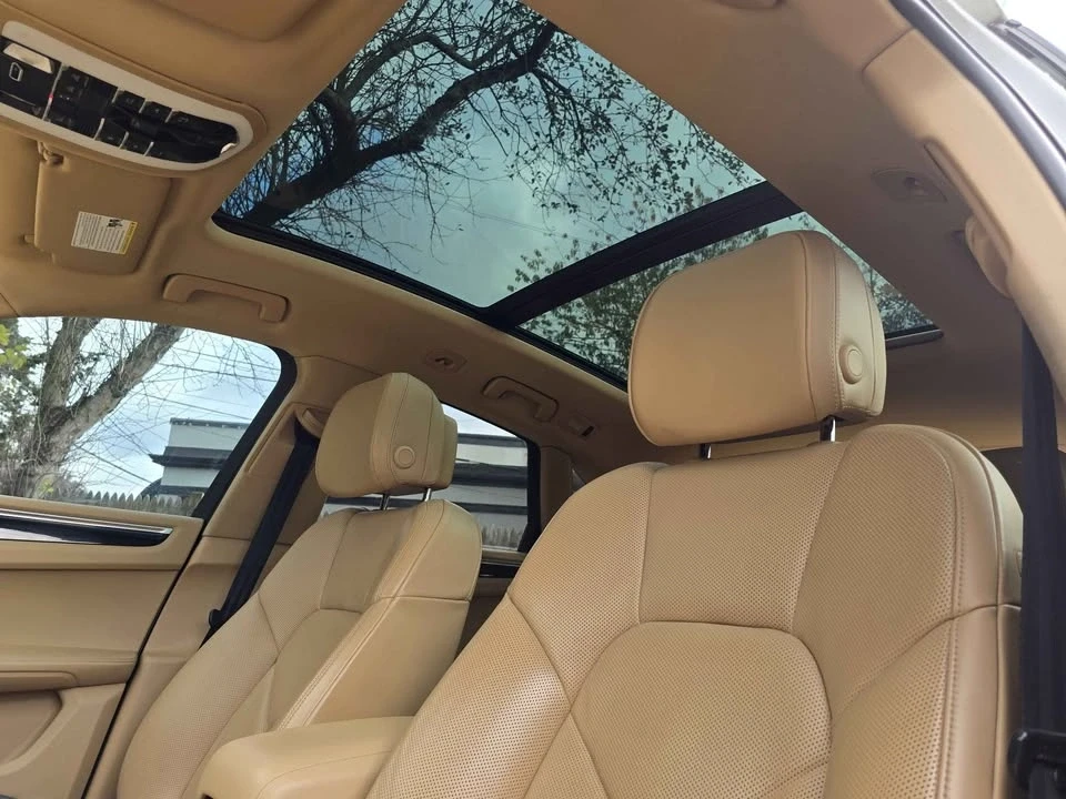 2017 Porsche Macan - Image 16 of 17