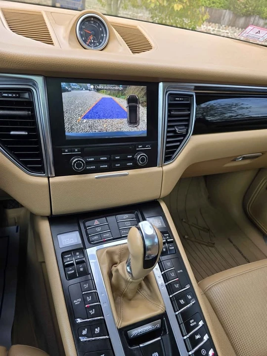 2017 Porsche Macan - Image 12 of 17