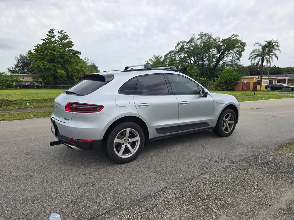 2017 Porsche Macan - Image 4 of 9
