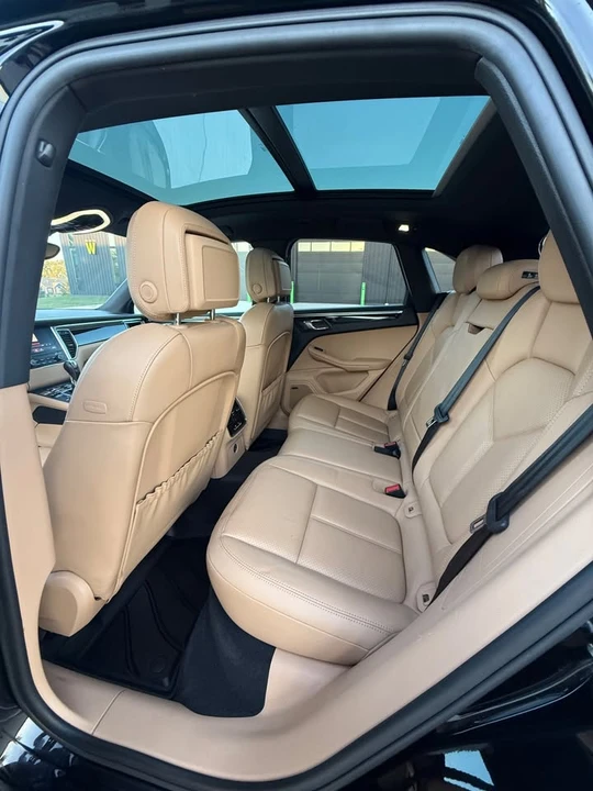 2017 Porsche Macan - Image 9 of 15