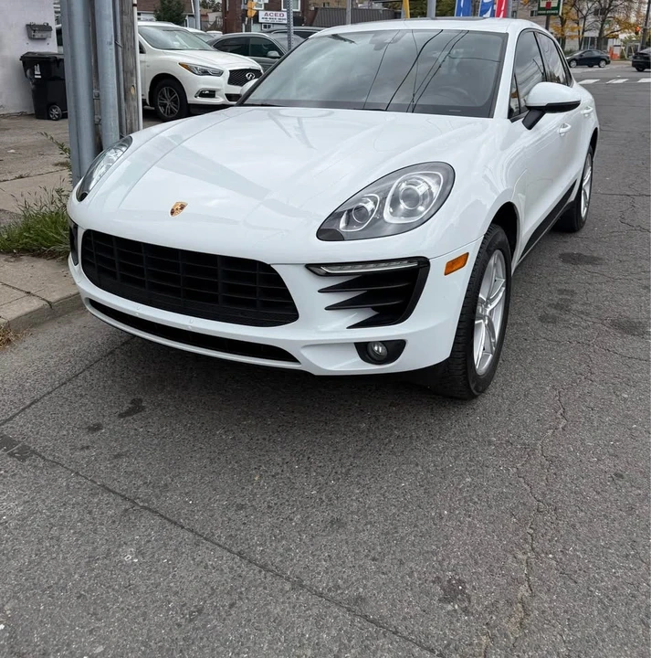 2017 Porsche Macan - Image 2 of 11