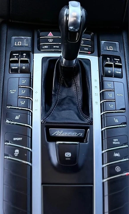 2017 Porsche Macan - Image 9 of 18