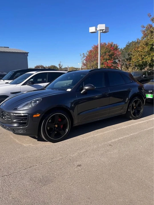 2017 Porsche Macan - Image 2 of 3