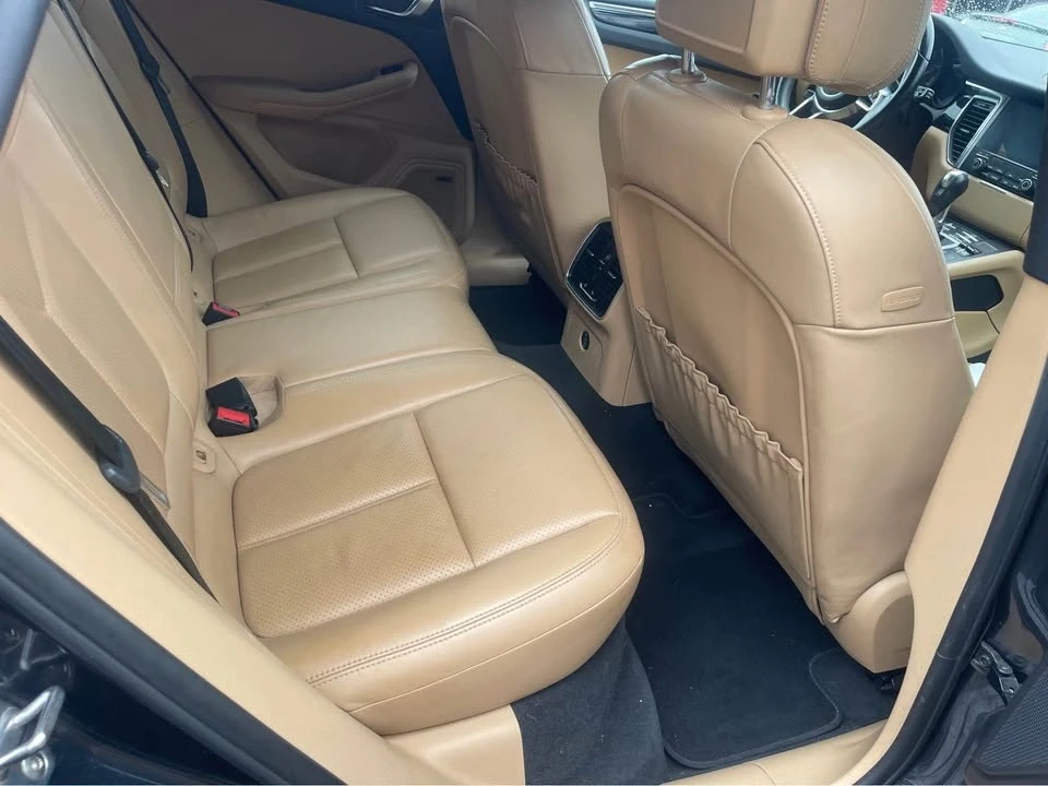 2017 Porsche Macan - Image 18 of 20